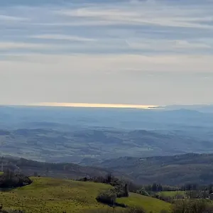 agriturismo-la-valle-del-monte-aquilaia.it-tuscanyhotel.com/